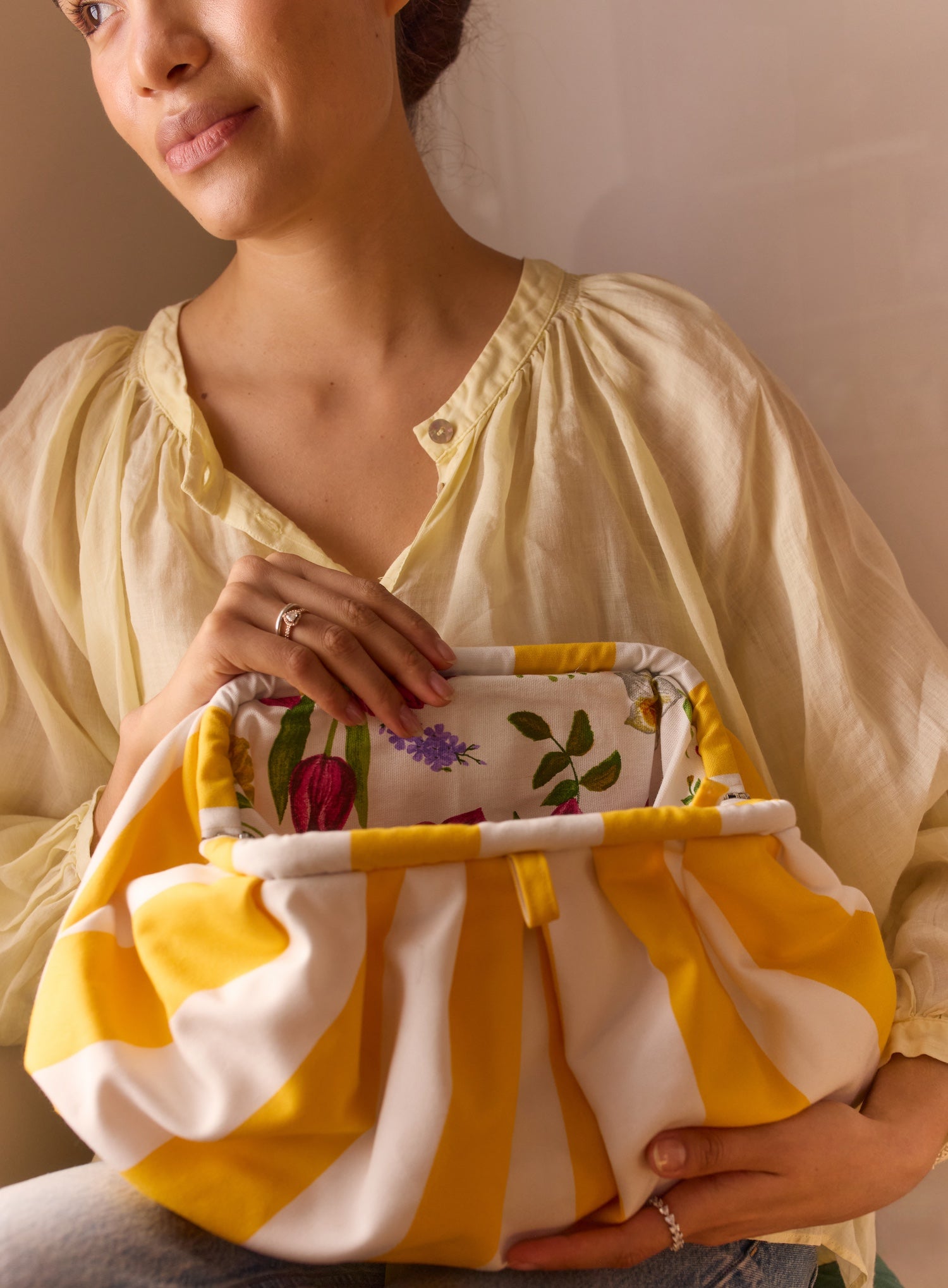 Riga Clutch - Yellow/White